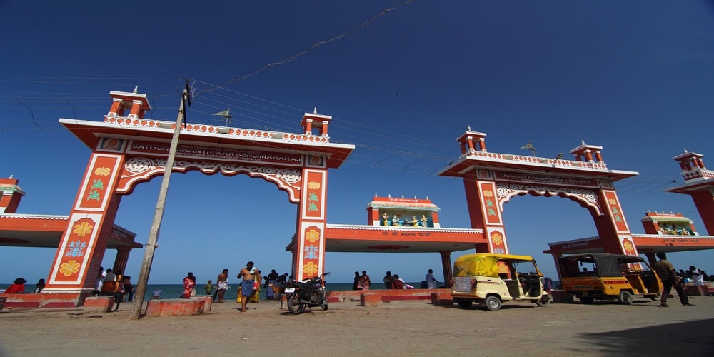 Places to visit in Rameshwaram and Dhanushkodi is Agni Theertham, Rameshwaram