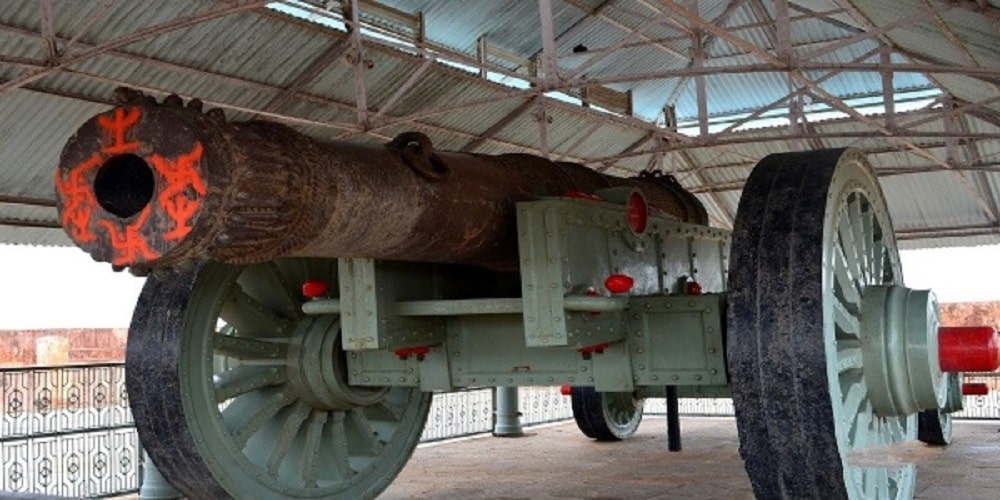 World's biggest Cannon in Jaigarh fort