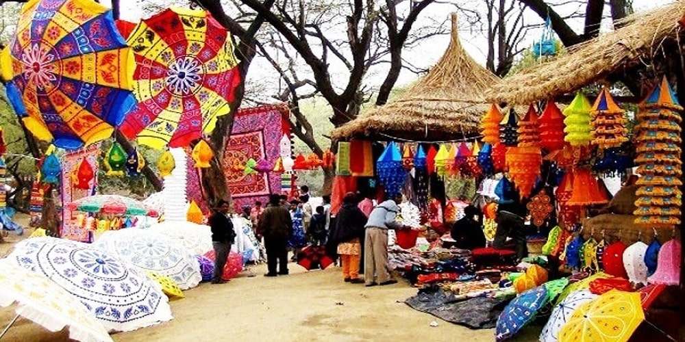 Surajkund International crafts Mela, Visitors doing shopping