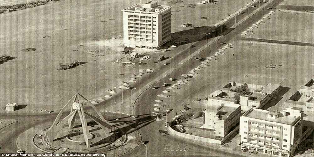 Old Dubai in 1971 A general question Dubai is in which country, its in UAE