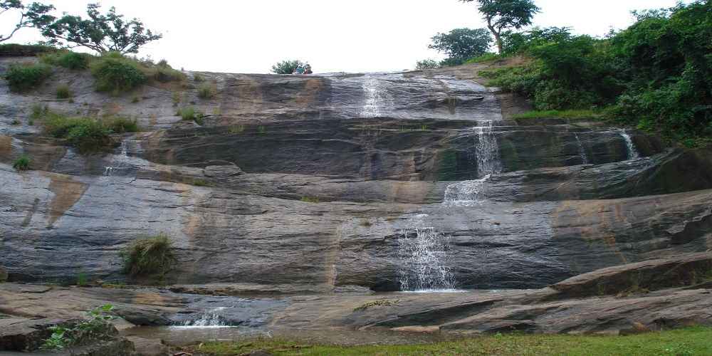 Ananthagiri is a slope town of primitive caverns, sanctuaries, archaic fortification castles that features the historical backdrop of the space.